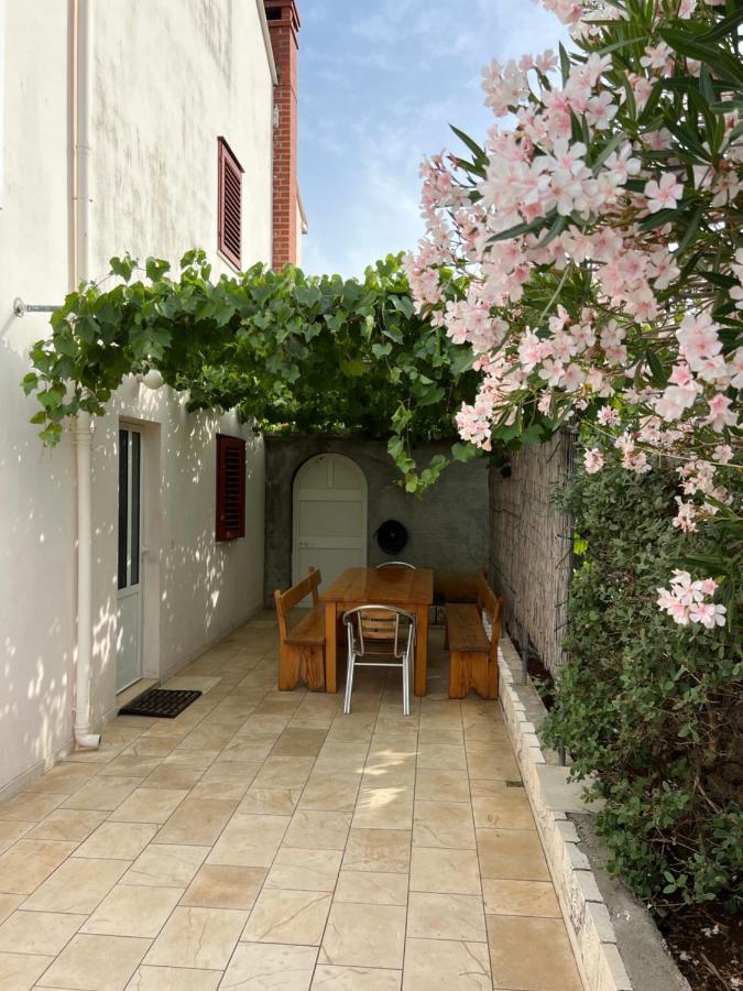 Apartmani Tonko Račišće Екстериор снимка