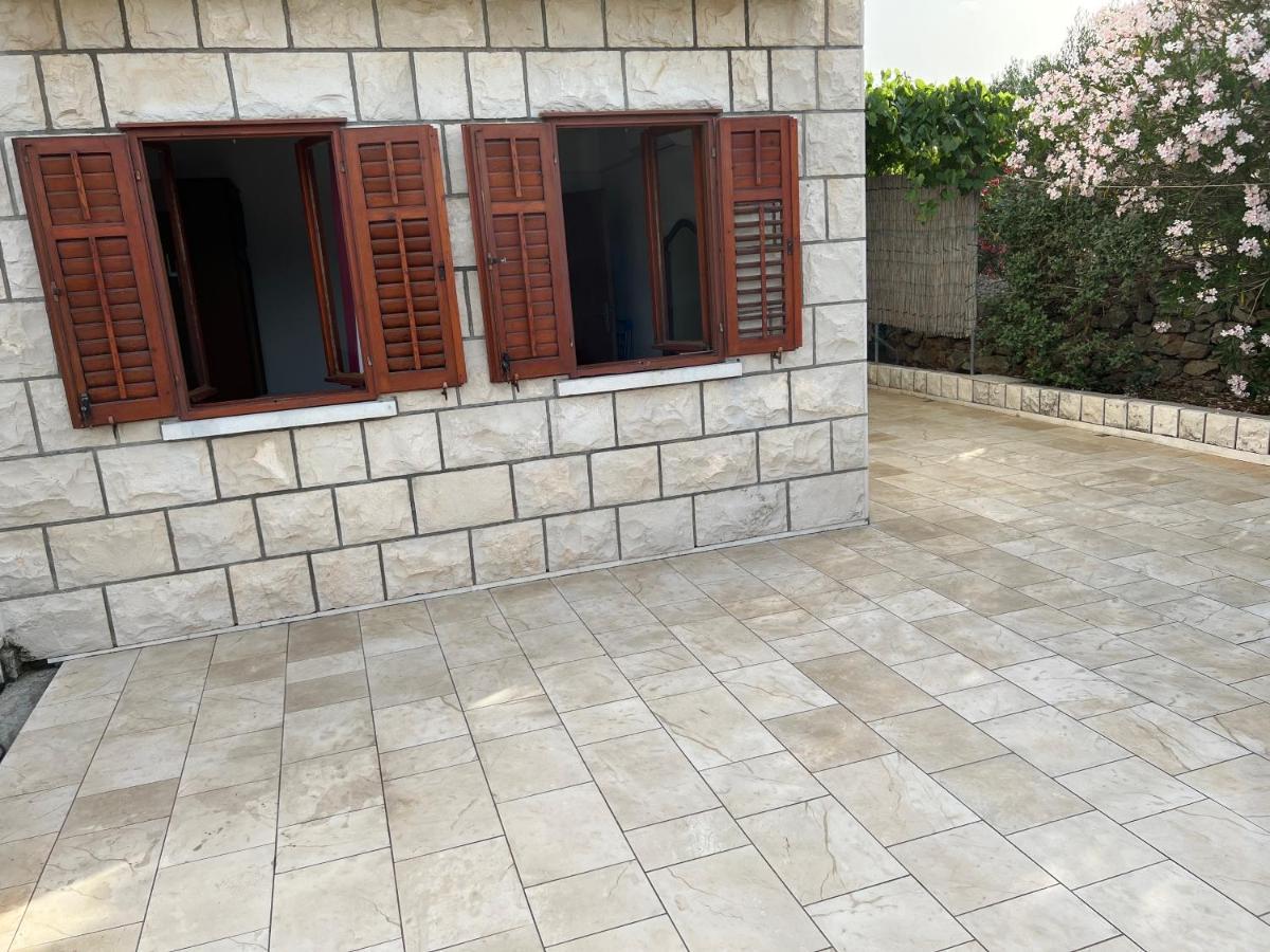 Apartmani Tonko Račišće Екстериор снимка